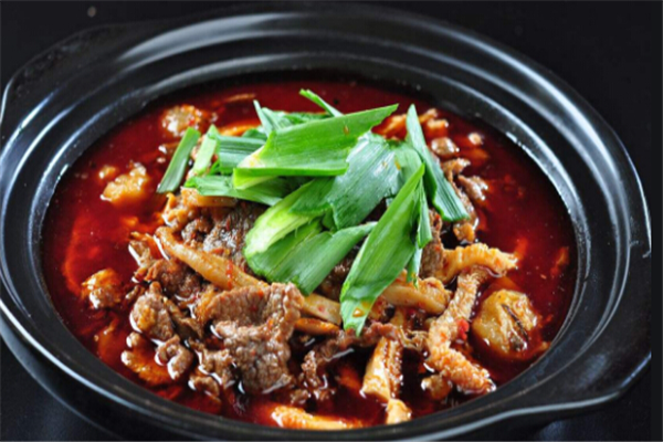 牛杂发源于广州西关地区,牛杂火锅是在牛杂的基础上进行了火锅化的