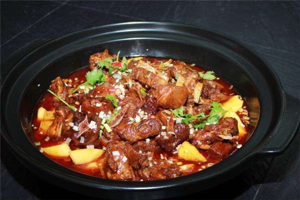 开一家闯关东牛排牛尾锅加盟费多少?大致需要5到10万元