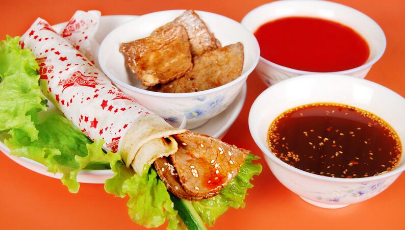 "传承中华传统美食,创立现代国风小吃"阿克苏卤肉卷,在继承中华传统