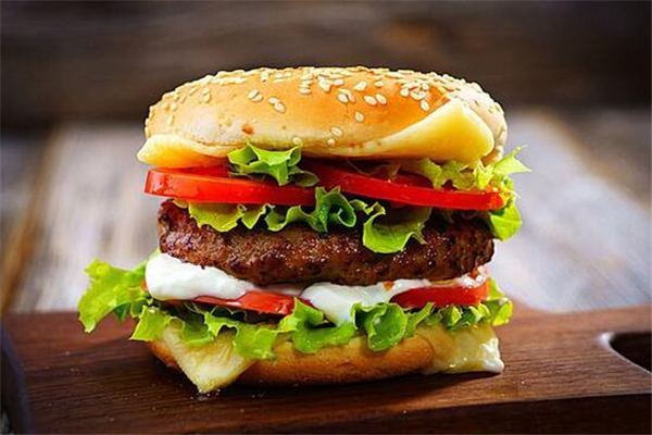 麦尚汉堡加盟条件:1,身体及心理健康状态良好,能吃苦耐劳,具有坦诚的