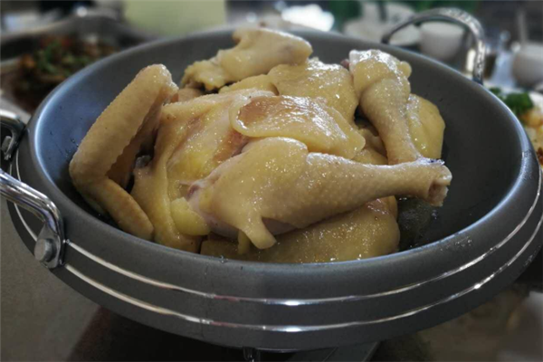 陈记化州隔水蒸鸡代理多少钱?加盟费多少?总投资36万起,加盟费3.8万元