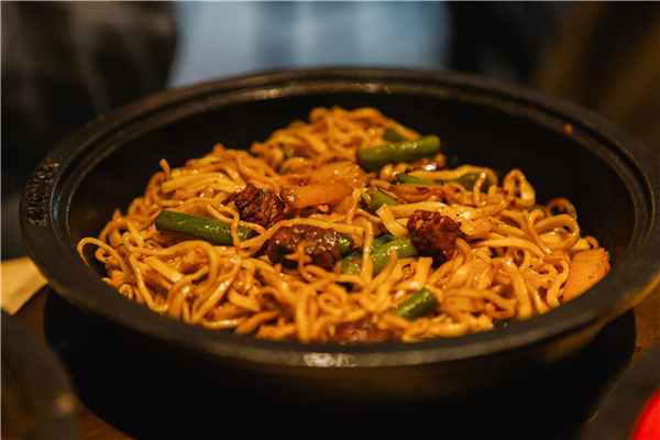 小磊铁锅焖面投资费用/加盟费21.4万起