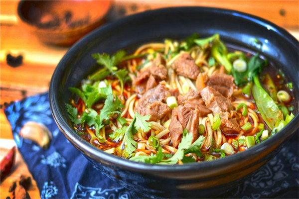 开一家一头牛牛肉面多少钱?加盟费多少?总投资13.5万起,加盟费2万元