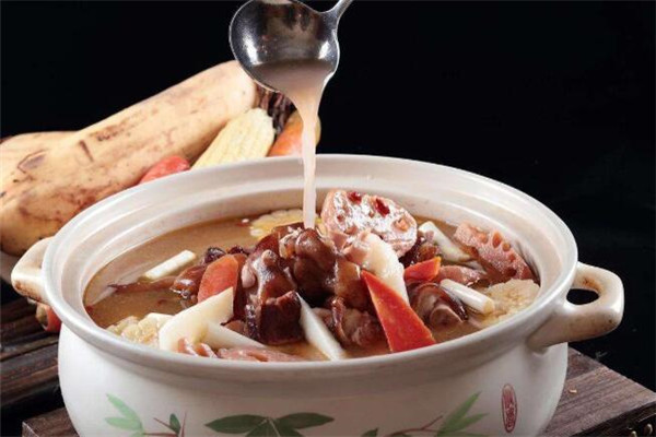 八滋味藕王汤锅