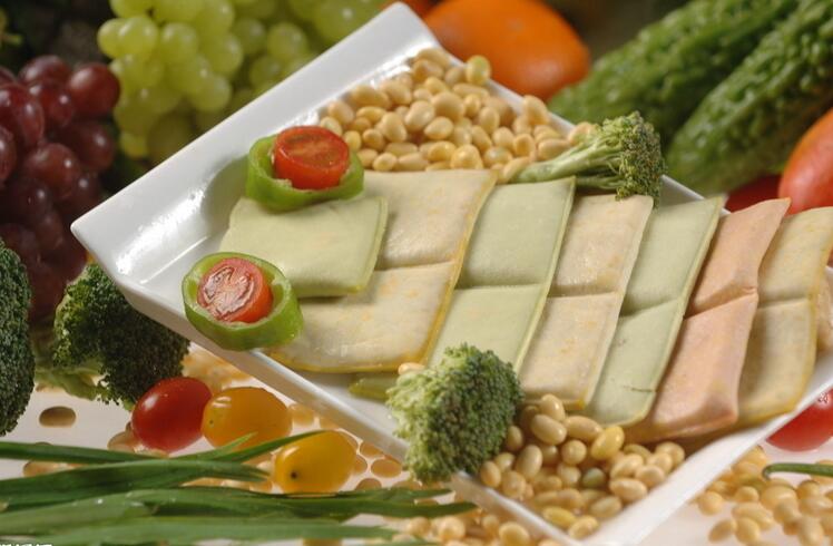 "农夫豆坊"果蔬彩色豆腐——是在传统豆腐制作原料的基础上,按照适当