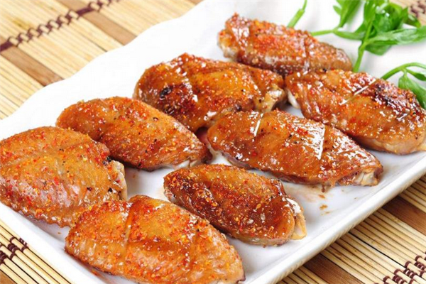 荔枝红酒黑椒烤翅(荔枝红酒黑椒烤翅怎么做)