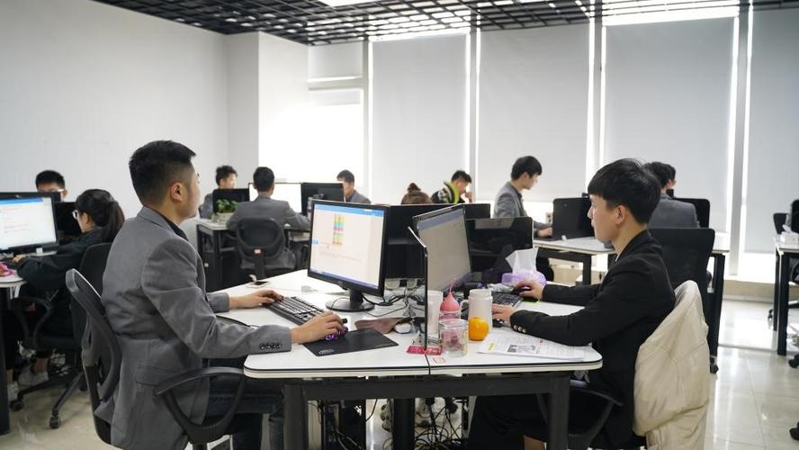 不怕富二代吃喝玩乐，就怕富二代创业败家：创业之路，亦是财富与传承的双重机遇_加盟星百度招商加盟服务平台