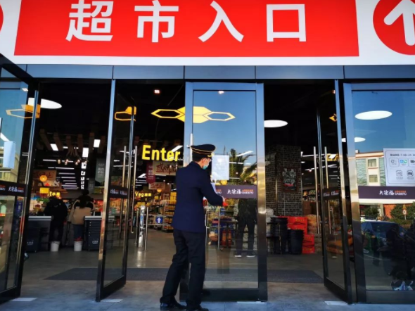 超市门口摆摊卖什么?这里有一个绝佳的创业机会!