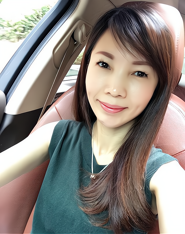 年轻美女总裁张嘉蓉的幸福生活