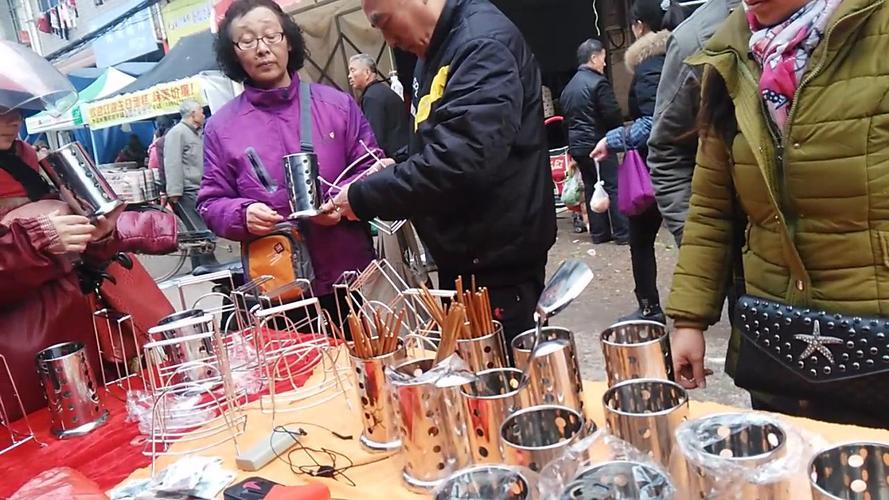 摆地摊致富秘密(摆地摊发家致富的富豪)