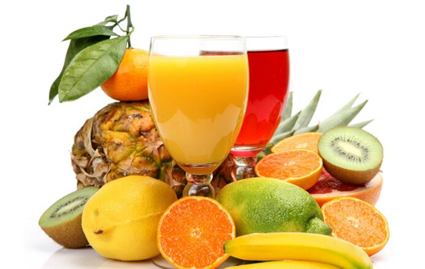 "七彩鲜果屋"鲜榨果汁店主营新鲜榨制的果汁产品,水果代餐,谷物热饮