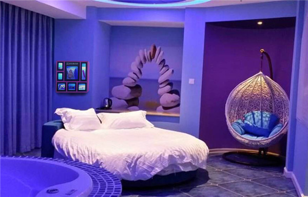 好奇小屋情趣用品发展空间大,中国13亿人口70%以上是成年人,成人用品