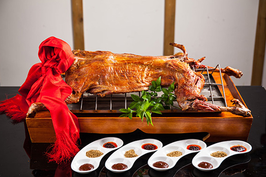 认同品牌的一切,并且接受"亲爱的宅宅烤羊"品牌和全套经营模式