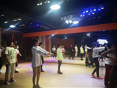 24小时自助舞房：专业舞蹈练习场所，开启你的舞蹈创业梦想！_加盟星百度招商加盟服务平台