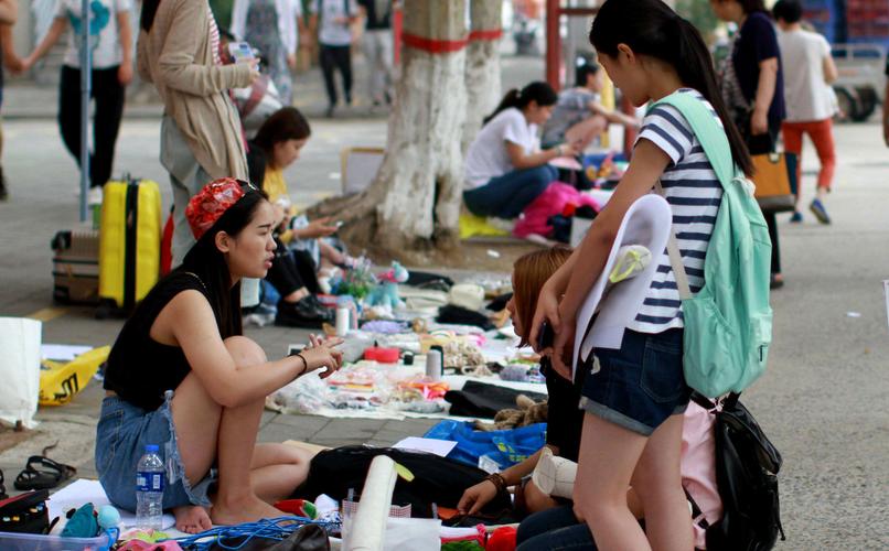 包含适合女人9个小生意地摊菜市场的词条