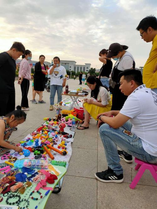 摆地摊啥最火(摆地摊最火的是什么)