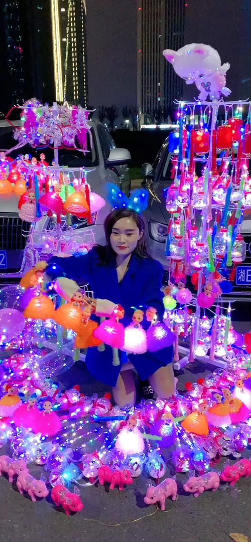 女孩子创业摆摊卖什么好(女孩子摆地摊卖什么最赚钱而且很受欢迎)