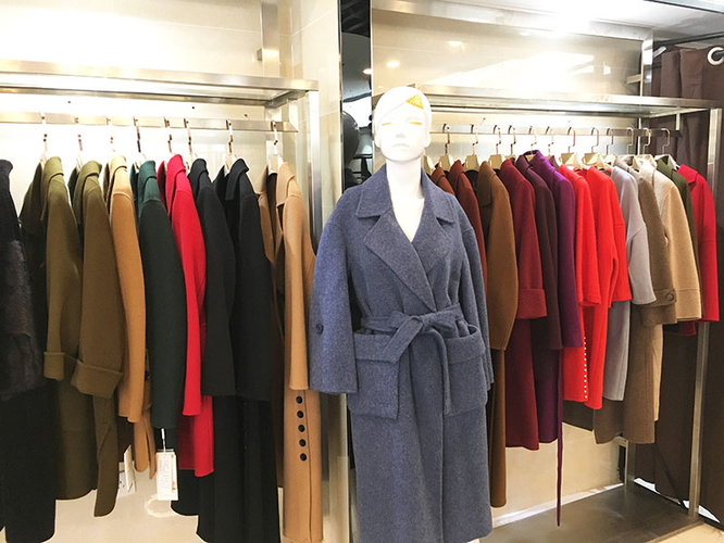 辉朋奇服装店