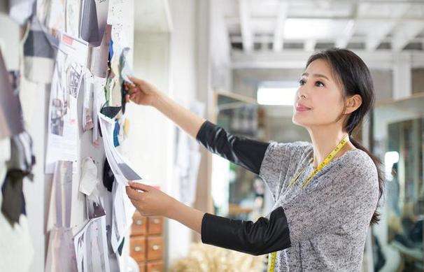 致富财经女人创业视频(致富经玩出来的财富视频)