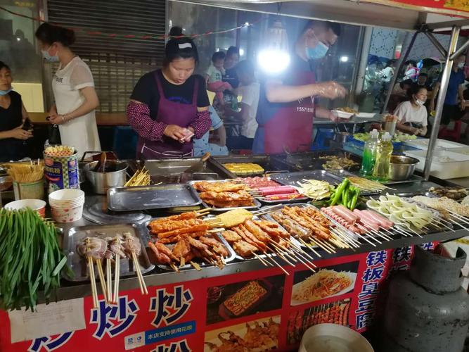 地摊烧烤都需要什么？从0到1打造热门烧烤摊位的完整指南_加盟星百度招商加盟服务平台