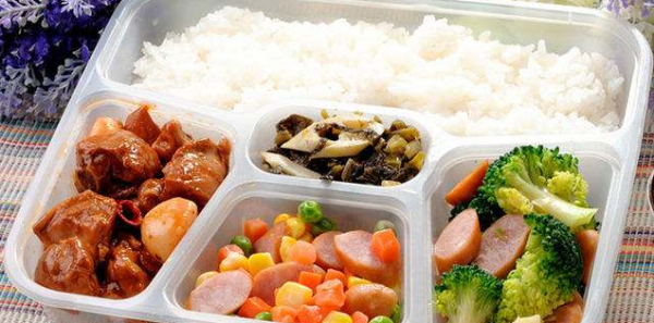 在饭店前面卖盒饭怎么样：盒饭市场的新商机与潜在利润_加盟星百度招商加盟服务平台