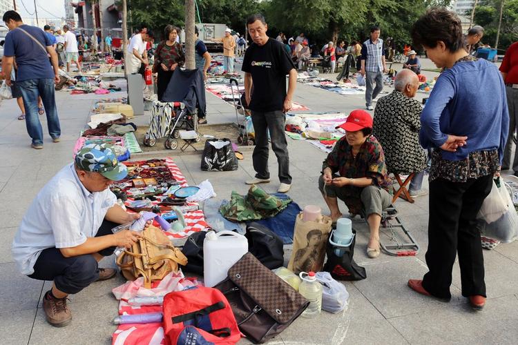摆地摊有出路吗(摆地摊还能赚到钱吗)