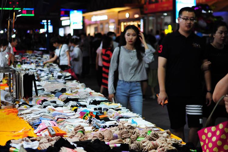 2024年摆地摊新政策：开启创业新篇章，加盟地摊经济正当时！_加盟星百度招商加盟服务平台