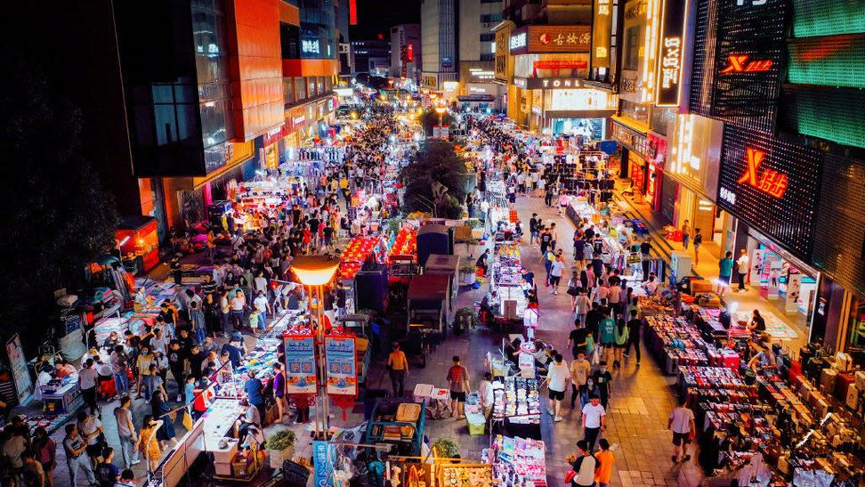 2024年在成都摆地摊好吗：抓住创业新机遇，探索地摊经济新篇章_加盟星百度招商加盟服务平台