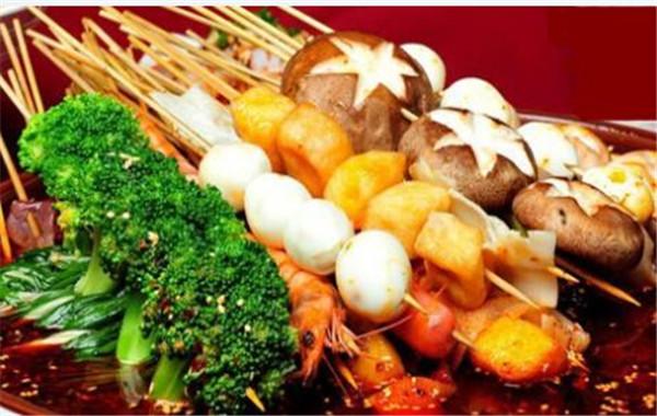 麻辣红城砂锅串串：新潮美食文化的独特韵味