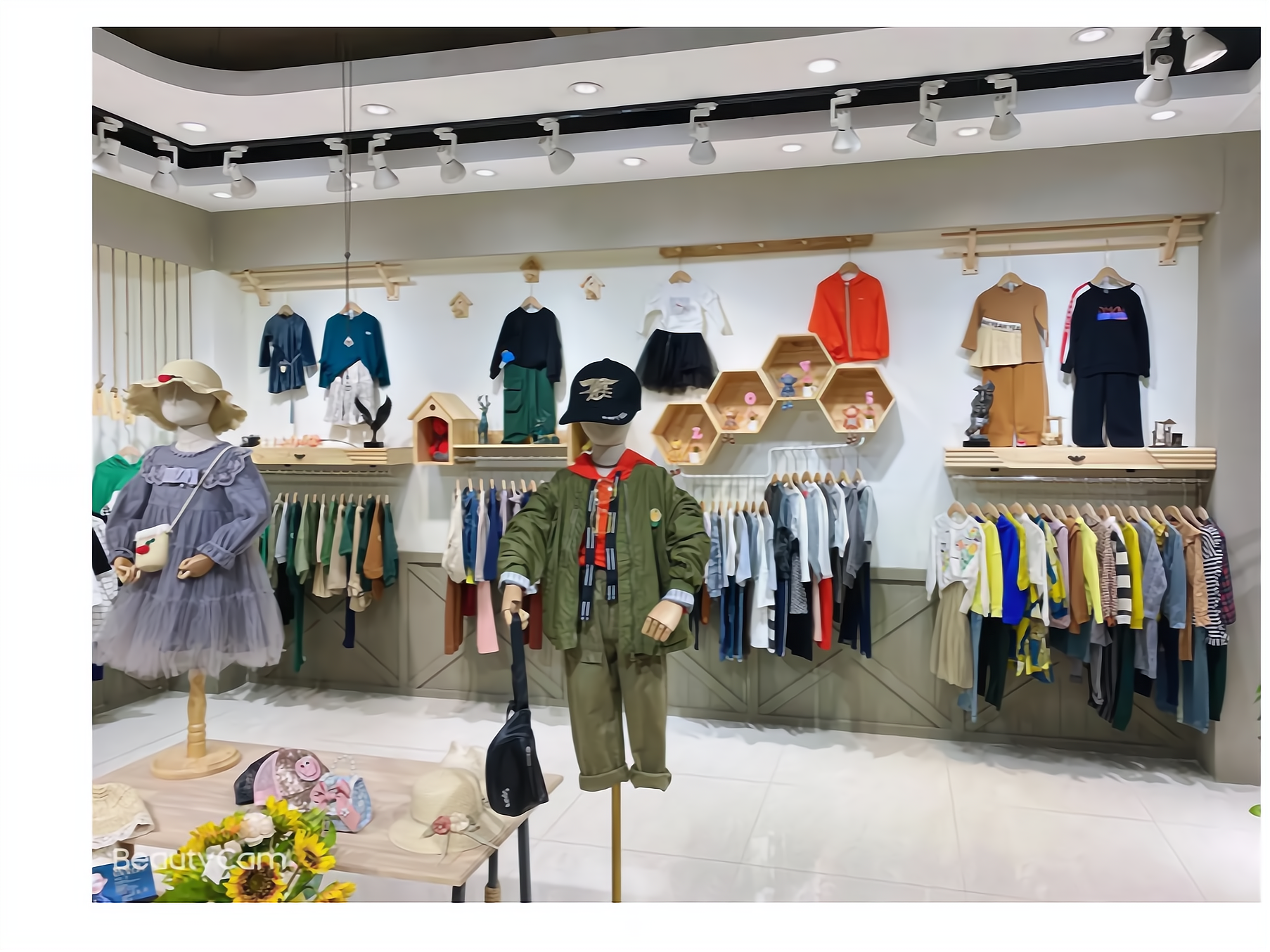 杭州童装加盟店排行榜,开一家童装店要注意些什么,有以下几点可做参考