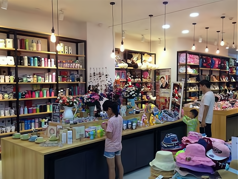 加盟个性饰品店如何选择品牌现在,一些个性饰品连锁加盟店在二线城市