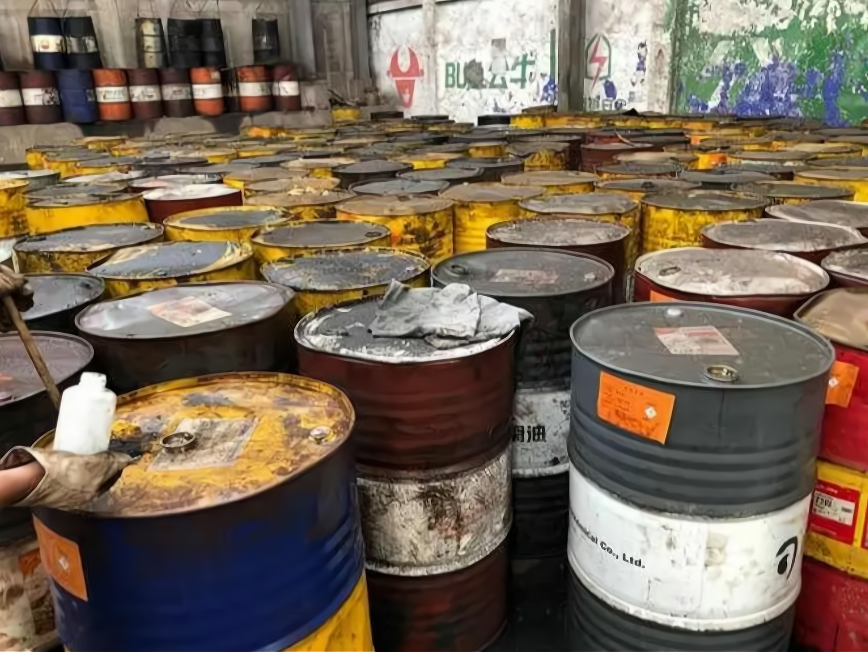 这几年来国内的中小企业发展速度比较快,随之而来的就是一些危险废品