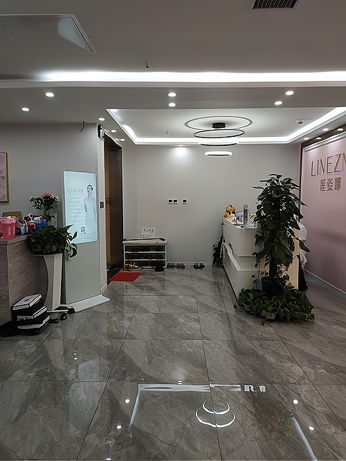 路易芬尼是可以申请加盟的,然而加盟费用不高,同时品牌的影响力非常大