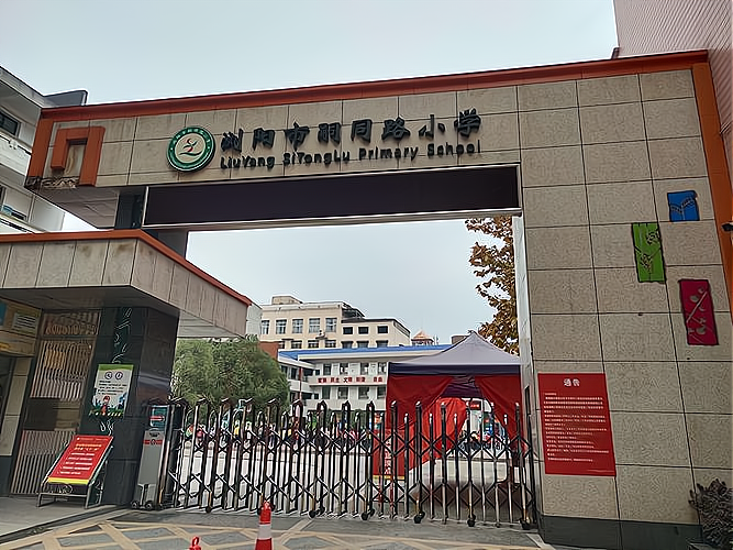 中学校门口适合开什么店挣钱呢？这个项目很适合中学门口_加盟星百度招商加盟服务平台