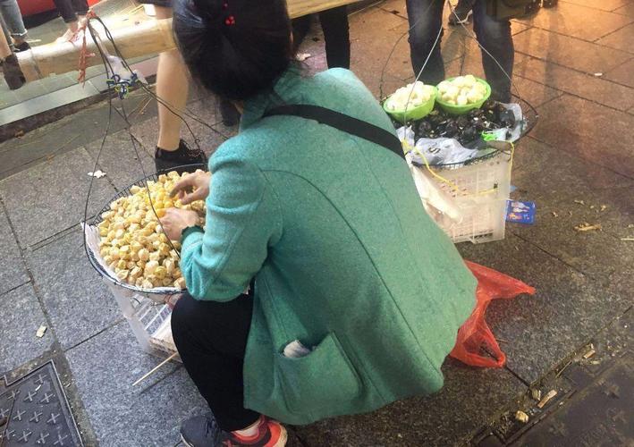 小成本适合女孩子摆摊(适合女孩子摆摊卖的东西)