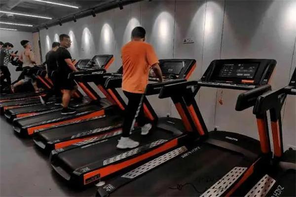 乐刻健身加盟费多少钱_乐刻健身加盟费低至59.3万元_乐刻健身加盟怎么样_乐刻健身房：开启创业新征程，健身器材加盟成就梦想_加盟星百度招商加盟服务平台