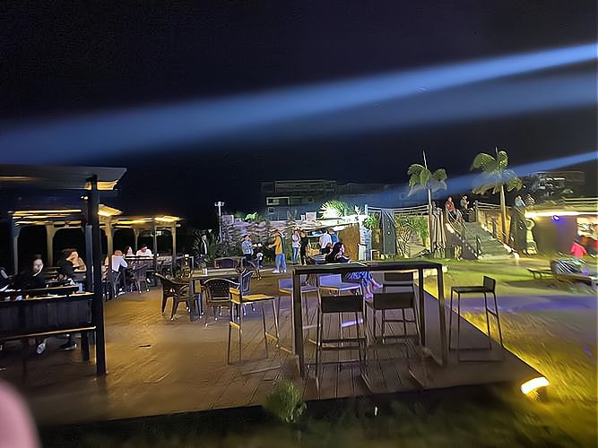 夜幕下的商业蓝海:抓住医疗保健,文化娱乐等行业的发展机遇