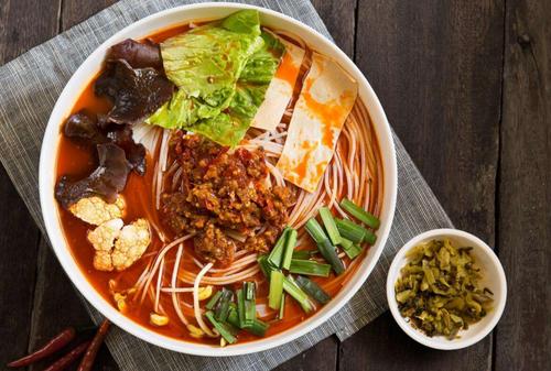 米线店加盟：抓住小吃市场的新机遇